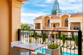 Baia da Luz - Poolview Loft Aparment